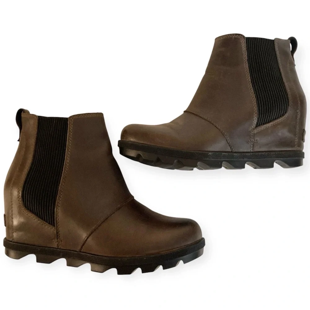 Sorel Joan Of Arctic Wedge II Chelsea Boots Booties Size 8.5 Dark Brown & Black
